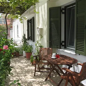  Apartment Nostalgia A In 50 Metres From The Sea